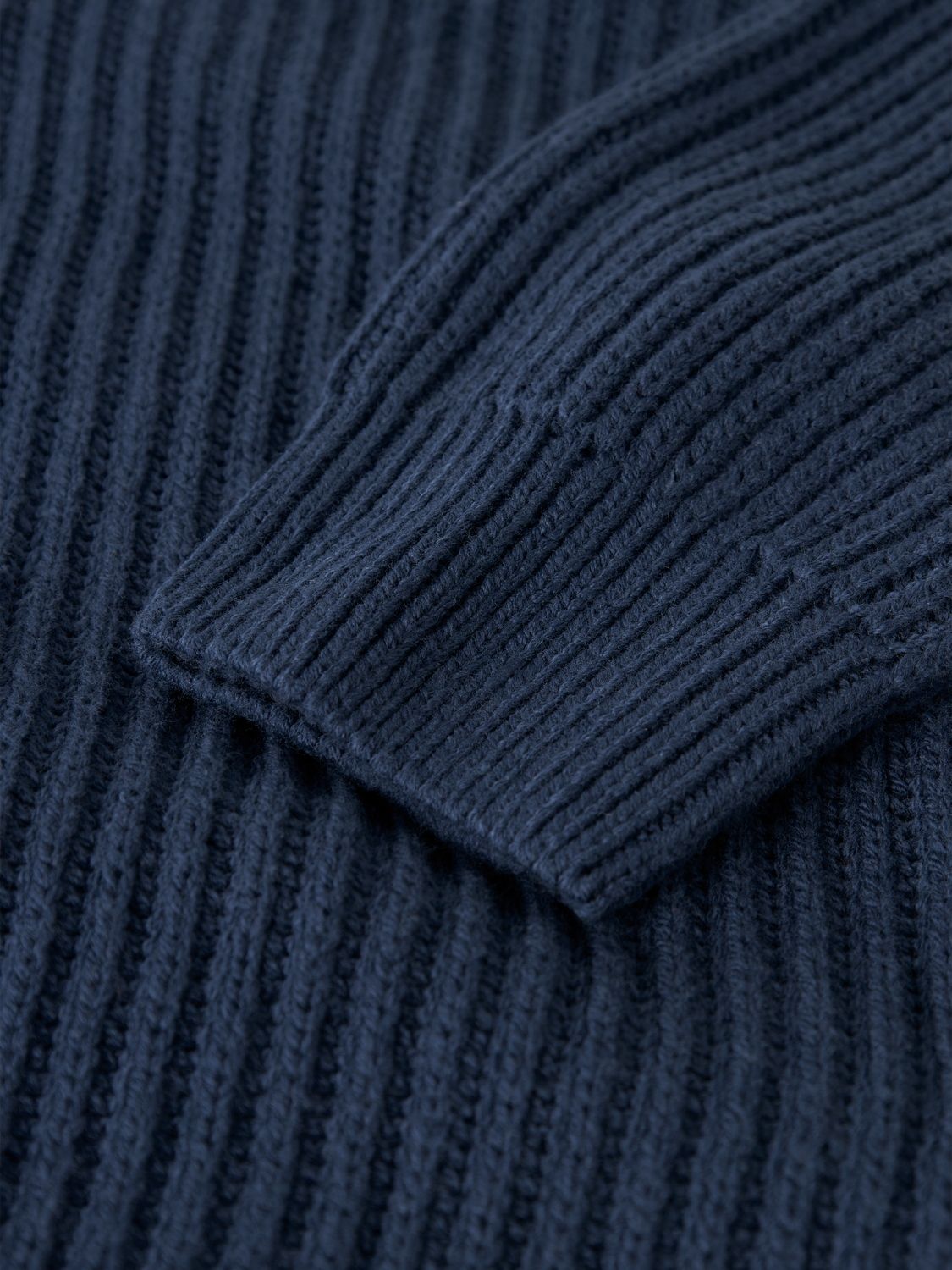 model_shot-front_full